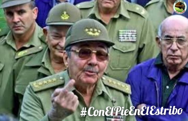En momentos difíciles, debemos tener siempre presente la combatividad y firmeza de nuestro GE Raúl Castro Ruz:👇 

“Donde haya un problema hay que enfrentársele, sin dejar terreno al derrotismo" 
#UnidosXCuba 
#ConElPieEmElEstribo