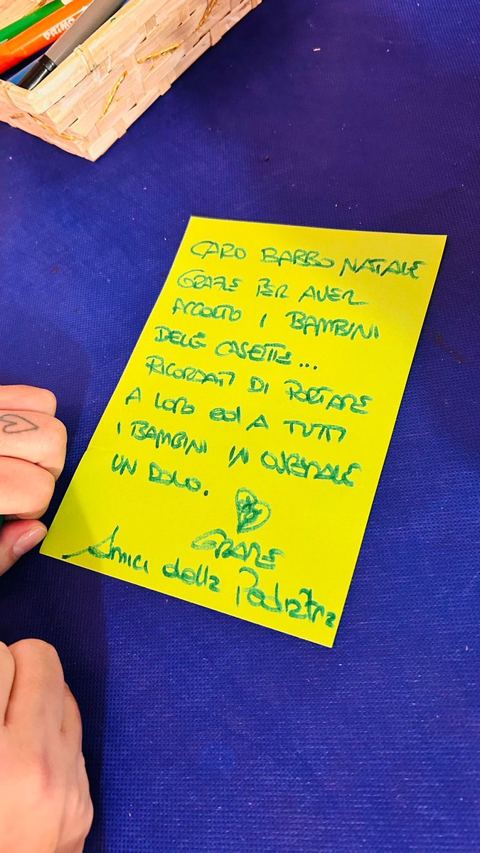AmiciDellaPedia's tweet photo. #AmiciDellaPediatria 🩵 Che giornata magica!
La visita alla @lacasabergamascadibabbonatale
(grazie❤️), l’incontro con lui, i laboratori creativi pieni di glitter e sorrisi… e poi la passeggiata a #Clusone, con una cioccolata calda con la panna che sapeva di festa e meraviglia.❣️ https://t.co/wqxvxx7kpj