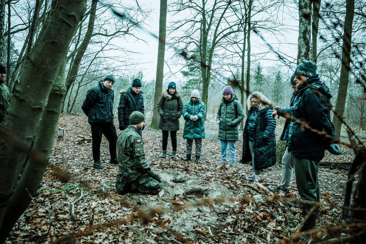 terytorialsi's tweet photo. 6 Mazowiecka Brygada OT szkoli mieszkańców w programie wGotowości – survival, nawigacja, pierwsza pomoc i praktyczne działania w sytuacjach kryzysowych.

Wiedza, która zwiększa bezpieczeństwo 💪🇵🇱
#wGotowości #Terytorialsi #6MBOT #WOT #Bezpieczeństwo