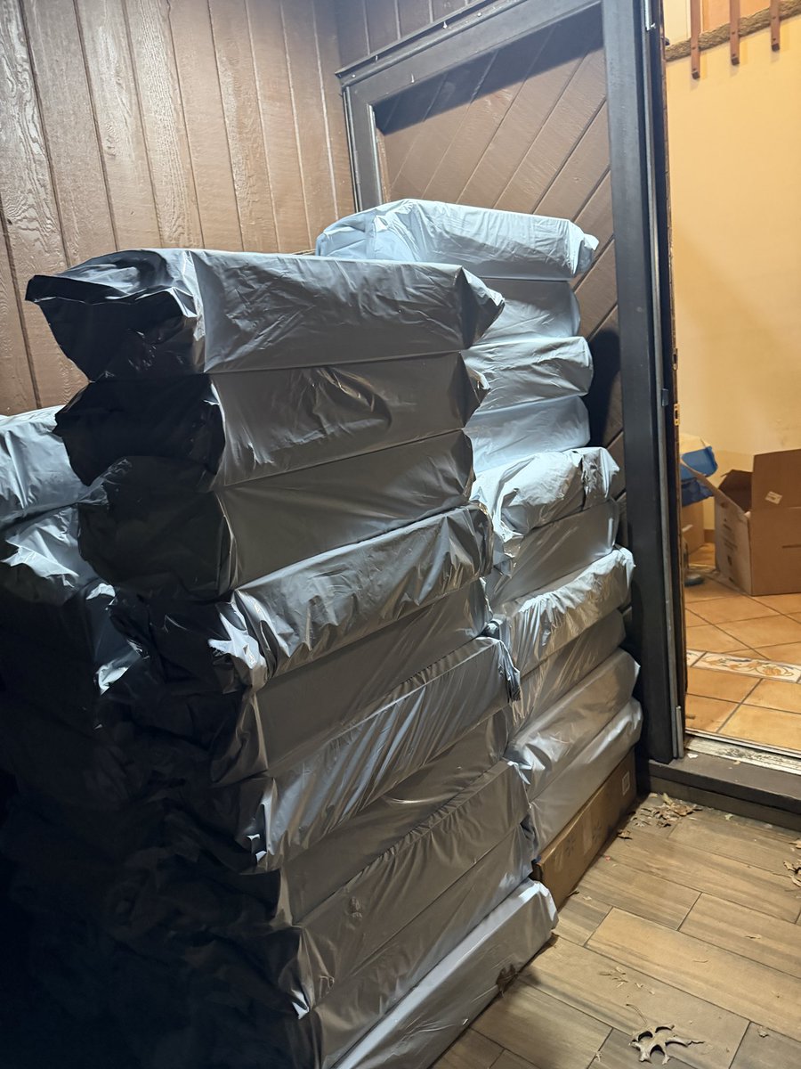 HusseinSells tweet media