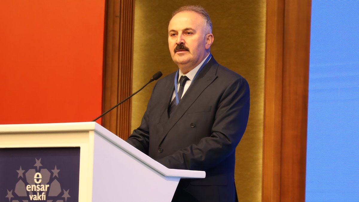 EnsarVakfi's tweet photo. Ensar Vakfı'nın 12. Büyük Türkiye Buluşması, Ensar Vakfı Başkanı Dr. Şener Ağaç’ın konuşmasıyla dikkat çekti. Dr. Ağaç, konuşmasında vakfın 46 yıllık faaliyet geçmişine, toplumsal sorumluluklara ve gençlerin geleceğine dair önemli mesajlar verdi. 👇

🔵 Ensar Vakfı 12. Büyük Türkiye Buluşması'nda Dr. Şener Ağaç'tan Önemli Mesajlar

🔎 Ayrıntılar için:
🔗 https://t.co/GaJ997CrgV #EnsarVakfı