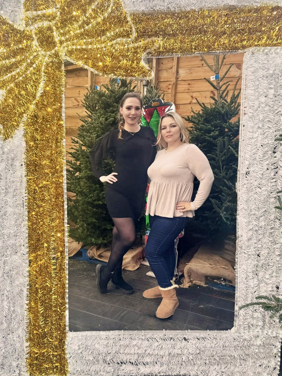 RuthCrushed's tweet image. Have you been edging all weekend? 🤭
Come and join @Missqueenhazel  and I for some fun this morning! 👏 
Spin the wheel - video calls - custom videos - humiliation- draining - feet/boot worship - dick rate - leather