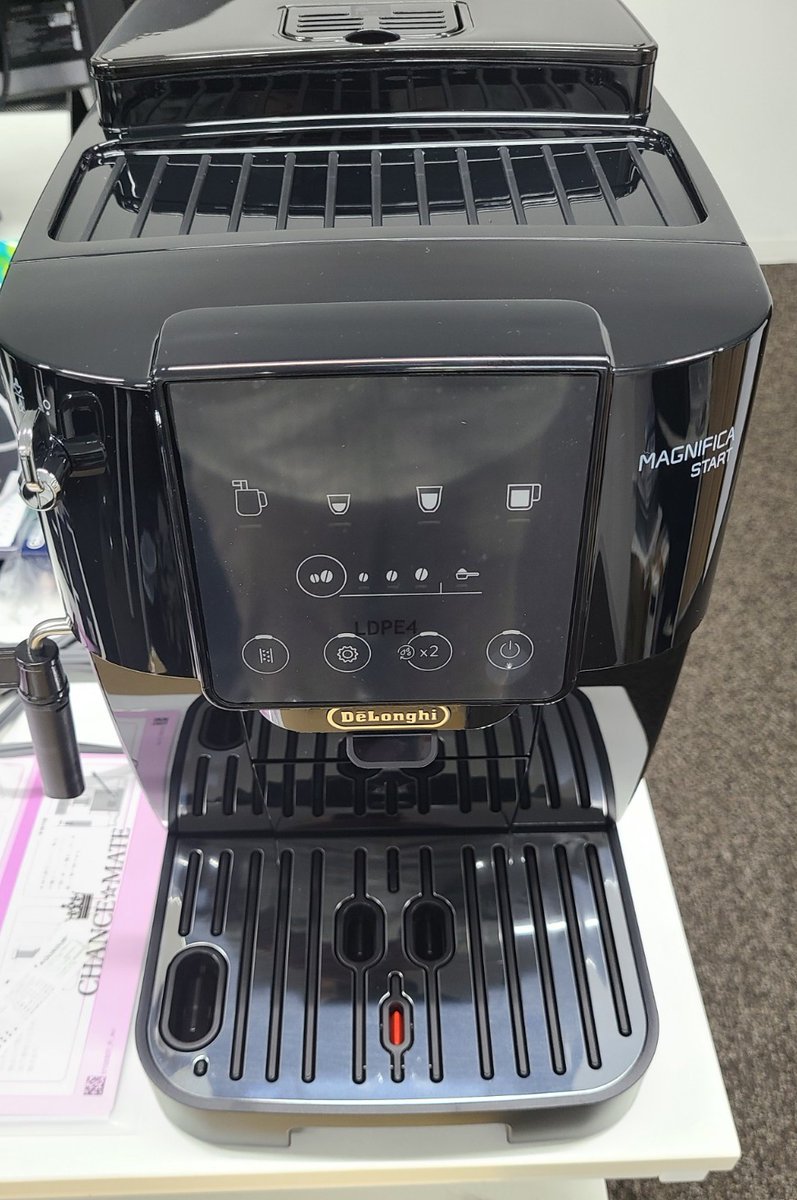 Chancemate777's tweet photo. じゃじゃーん！
秋葉原オフィスに続いて名古屋オフィスにもコーヒーマシーンが届きました！
社長ありがとうございます（＾＾）
これも福利厚生ですねｖ
色々充実してきています！
＃福利厚生
＃新卒中途積極採用中 https://t.co/fchh38oZAQ