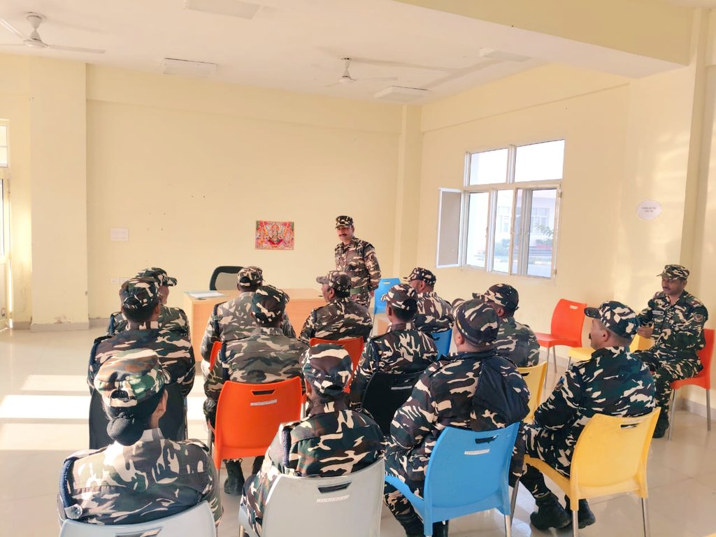 42bnssb_INDIA's tweet image. ✨ सही मार्गदर्शन, उज्ज्वल भविष्य ✨
काउंसलिंग क्लास के माध्यम से जवानों को उनके लक्ष्य की ओर प्रेरित किया गया।
#CounselingClass #CareerGuidance #BrightFuture #StudentMotivation #EducationForAll
@SSB_INDIA @SSBFTRLUCKNOW @ShqSsb @SSBSHQGKP