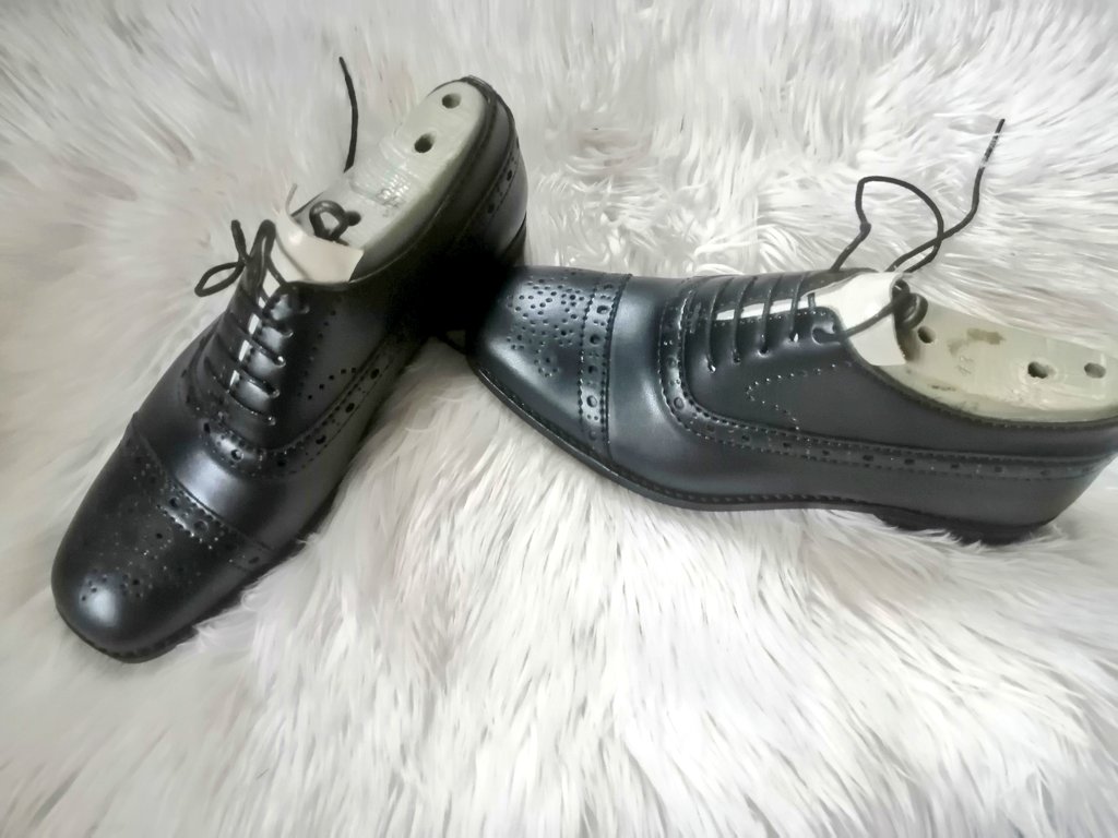 This beautiful footwear contributed to my eventful weekend and I'm glad it turned out to be a masterpiece.
You're always welcomed in my dm and we'll serve you your quality custom-made design😎

Price: 40k