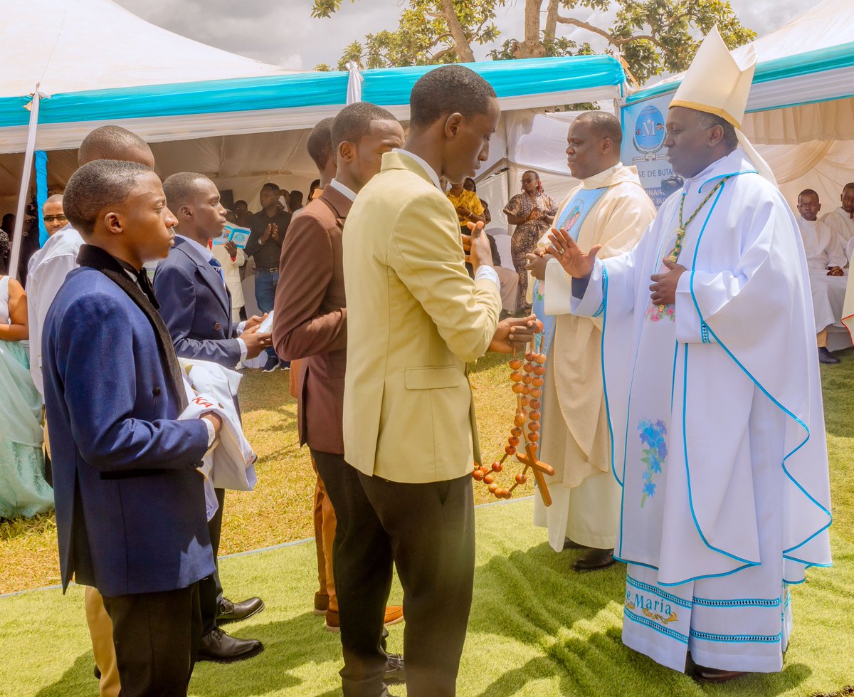 Abaseminari ba Karubanda Virgo Fidelis bashimiye Imana kubw’imyaka 63 iri shuri rimaze rishinzwe banahimbaza Bikira Mariya Utarasamanywe icyaha waragijwe ishuri ryabo.
<a href="/ASEVIF_Butare/">Association Des Anciens Séminaristes Virgo Fidelis</a> 
<a href="/DeButare74718/">DIOCESE CATHOLIQUE DE BUTARE</a> 
#KMAmakuru