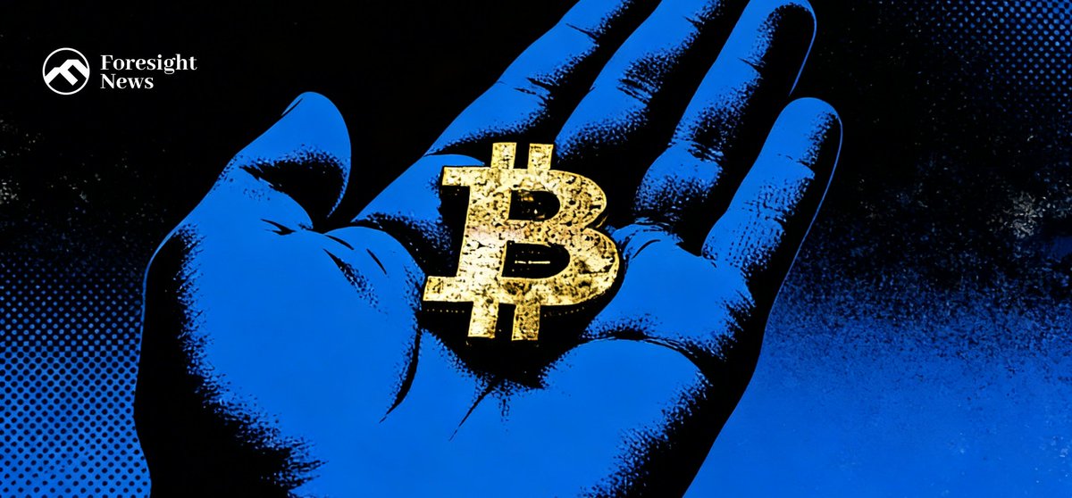 Foresight_News's tweet photo. 🧿41 人，840 万美元，撑起了比特币的万亿帝国

一个市值 2 万亿的公司需要多少开发人员？开发成本几何？

据公开资料推算，美股上市公司里目前市值超过 2 万亿的公司中，技术或者开发人员的数量少则几千多则上万，每年的薪酬支出也高达上亿乃至几十亿美元。

对于市值最高曾达到 2.5 万亿美元，如今仍有近 1.75 万亿美元市值的比特币，这两个数字分别为 41 和 840 万美元。没错，这个加密货币领域绝对的「一哥」，其核心开发组织只有 41 人，并通过每年几百万美元的捐赠和少数几家公司发工资来养活。

1A1z 通过数十小时的采访调研，通过一份报告公开了比特币背后的神秘的团队 Bitcoin Core 与金主。

🦾谁在资助比特币核心开发者？

报告列出了 13 个主要的资助组织，所列出的组织必须是直接雇佣了比特币核心开发者，或者有持续执行的直接面向核心开发者的资助计划，「一次性」的资助或者没有持续性的资助计划未被包含在内。

🟠Blockstream

@Blockstream  由早期的比特币核心开发者创立，曾经为 Bitcoin Core 与 libsecp256k1 贡献了大量代码，但也因其公司身份曾被质疑出于自身利益考虑会对比特币产生影响。目前 Blockstream 仅雇佣了一名核心开发者。Blockstream 从 2014 年至今共披露了 6 轮总计至少 5.1 亿美元的融资，有种「比特币生态中的 ConsenSys」的味道。

🟠 Chaincode Labs

@ChaincodeLabs 由 Alex Morcos 与 @suhasdaftuar  于 2014 年在纽约曼哈顿出资成立。Alex Morcos 早年专注于自动化交易与量化交易，2012 年成为了比特币核心开发者，目前仍是 Bitcoin Core 开发社区的活跃贡献者；Suhas Daftuar 也同样在踏足 Web3 行业前从事着交易相关的工作，曾创立 Hudson River Trading LLC（HRT）。二人同是华尔街算法交易的先驱。

Chaincode Labs 通过自筹资金推动比特币生态的发展，包括推进比特币协议的可靠性和可扩展性；通过开发教程和资助项目培养比特币开发者以及开展包括量子计算对比特币的潜在威胁等前沿研究。Chaincode Labs 在今年发布了《比特币后量子时代（Bitcoin Post-Quantum）》报告，并提出基于 NIST 后量子加密标准的迁移路径，包括通过软分叉引入新签名方案（如 Dilithium 或 Falcon），预计在 2026–2028 年分阶段实施。

🟠Digital Currency Initiative

Digital Currency Initiative（DCI）严格意义上来说不能算是组织，其是由美国麻省理工学院于 2015 年启动的，在比特币基金会解散后中立承接核心开发者的学术载体。MIT DCI 接受捐赠用于长期雇佣比特币开发者，提供稳定薪酬与研究环境，让他们能专注协议安全、性能与共识改进，产出学术论文、开源代码与公共报告，也参与央行数字货币（CBDC）研究。，与波士顿联邦储备银行合作 Project Hamilton。

🟠 Spiral

@spiralbtc  是 Block（前 Square）旗下的独立比特币开发实体，成立于 2019 年（最初名为 Square Crypto），于 2022 年 1 月正式更名为 Spiral。截至 2025 年 12 月，Spiral 已资助超过 100 个开源项目，累计投入数亿美元，推动比特币的隐私、安全、可扩展性和用户体验（UX）改进。Spiral 强调独立性，不受 Block 或其创始人 Jack Dorsey 的直接控制，而是由比特币开发者社区驱动。

🟠OKX

这个自然不用多做介绍，值得介绍的是， @okxchinese  @star_okx  的资助计划始于 2019 年的 OKCoin，之后由 OKX 接手并坚持至今，现在主要由高管 Lennix Lai 与 Hong Fang 推动。OKX 目前支持着起到关键作用的开发者，例如 Amiti Uttarwar 和 Marco Falke 以及其他资助 Bitcoin Core 的组织，例如 Brink、Vinteum、2140，这些组织我们也会马上讲到。

🟠 Human Rights Foundation

Human Rights Foundation（HRF，人权基金会）于 2005 年在美国成立，旨在推广和保护全球封闭社会（closed societies）中的人权，重点对抗独裁政权、威权政府和暴政。HRF 长期支持萨哈罗夫奖、哈维尔奖得主，以及刘晓波、纳瓦利内、金正男等知名异议人士。它在全球 70 多个国家资助了上千个草根人权项目。

🟠Brink

Brink 是由 Mike Schmidt 和前 Chaincode Labs 开发者 John Newbery 于 2020 年共同创立的非盈利组织，旨在通过全职薪资资助、导师制培训和社区建设，培养并支持新一代比特币协议开发者，解决比特币核心开发「接班人危机」。

Brink 的运营资金 100% 来自于捐赠，捐赠者包括 Twitter 联创 @jack ，前文提及的 Chaincode Labs、HRF、Spiral，还包括了 Gemini、Bitfinex、Kraken 等交易所以及数百名个人捐助者。

🟠Btrust

@btrustteam  成立于 2021 年，由 Jack Dorsey 和 Jay-Z 共同出资 500 枚比特币成立，总部位于尼日利亚拉各斯，专注于通过教育和资助推动非洲和印度开发者参与比特币和闪电网络的开源开发。截至 2025 年 12 月，Btrust 已培训数百名非洲开发者，累计资助超过 50 个开源项目。Btrust 在早期收购了非洲比特币开发者培训项目 Qala，并将其整合为 Btrust Builders Fellowship。

🟠OpenSats

@OpenSats  成立于 2020 年，由比特币开源社区发起，核心的推动者包括了 Lightning Labs 联合创始人 Elizabeth Stark 等。OpenSats 的成立很大程度上源于 2020 年时，社区因为开发者资金短缺产生的比特币协议的开发和维护停滞的担忧。成立之后，OpenSats 的资助的重心除了比特币核心开发者，也覆盖了围绕比特币的大量开源项目，包括 Nostr、轻量全节点等。OpenSats 在过去 5 年的时间里向超过 330 名贡献者提供了约 3000 万美元的资助。

🟠Vinteum

@Vinteum_org  成立于 2022 年 8 月，由比特币核心贡献者 Lucas Ferreira 和前 Brink 开发者 Bruno Ely Garcia 共同创立，旨在为巴西和拉丁美洲的比特币生态建设者提供支持。

Vinteum 可以说是 2022 年比特币「开发者多样化」浪潮的产物，直至目前已资助超过 20 名开发者成为全职开源项目开发者，对 Taproot 升级的审查、测试、改进做出了贡献。2025 年报告显示，其项目占拉丁美洲的比特币贡献量超过 15%。此外，Vinteum 还致力在巴西高通胀的宏观背景下推动比特币的采用。

🟠Maelstrom

@MaelstromFund  是 BitMEX 联创 @CryptoHayes  家族办公室主导的比特币专项风险投资。Maelstrom 以投资业务为主，旗下设置了「Bitcoin Grant Program」。根据官网信息，该基金目前为四名全职开发者提供资助，除比特币核心开发者外，涉及的项目包括比特币隐私工具 Payjoin、Silent Payments 以及与点对点网络隐私有关的开发。

🟠B4OS（Bitcoin For Open Source）

B4OS 于 2024 年 4 月由西班牙语比特币学习社区 Librería de Satoshi 推出，是一个免费的高级比特币开源培训课程，针对拉丁美洲、加勒比地区和西班牙的资深开发者。B4OS 提供比特币基础、Lightning Network 开发、FOSS 工具（如 Rust/Python）的培训课程。B4OS 资助规模较小，针对每一名开发者的资助规模只有 1000 至 5000 美元不等。

🟠2140

2140 由两名比特币开发者 Josie Baker 和 Ruben Somsen 在 2024 年的比特币阿姆斯特丹大会上宣布成立， @okxchinese  为该计划的主要资助者。2140 的名字来自于比特币预计会在 2140 年被全部挖出，而该组织成立的目的也是为了推动相关协议的开发使得比特币可以在 2140 年到来之前做好应对无区块奖励的情况。

更多贡献者细节传送去看：
https://t.co/TgtsDcTrC0