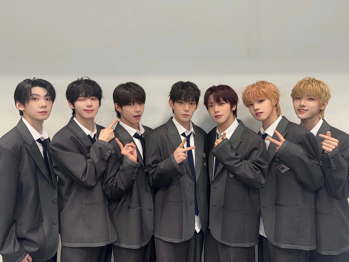 fnfent_official's tweet photo. [📰] 아홉, 대만 달군 아홉표 청춘 메들리⋯‘ACON 2025’ 접수

🔗https://t.co/xLVdgax3Fx

#AHOF #아홉 https://t.co/mfTx9gXYcg