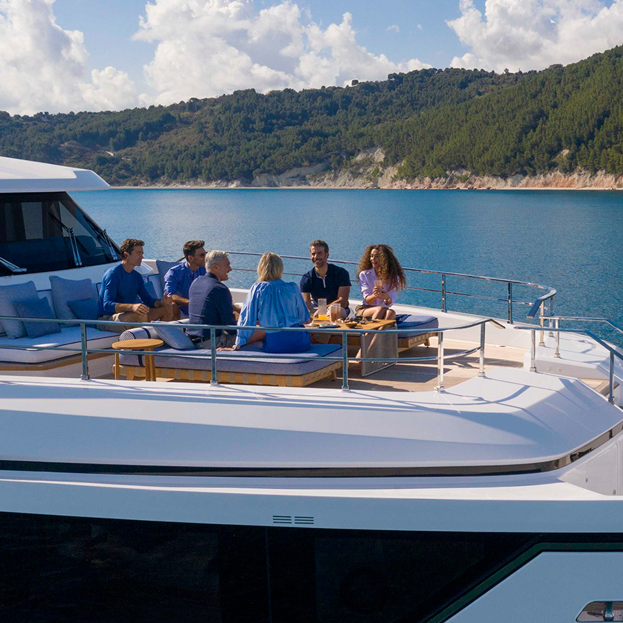 The Custom Line Navetta 30 redefines what it means to be on board with family and friends. The three-deck layout offers generous spaces and full-height windows for uninterrupted sea views.