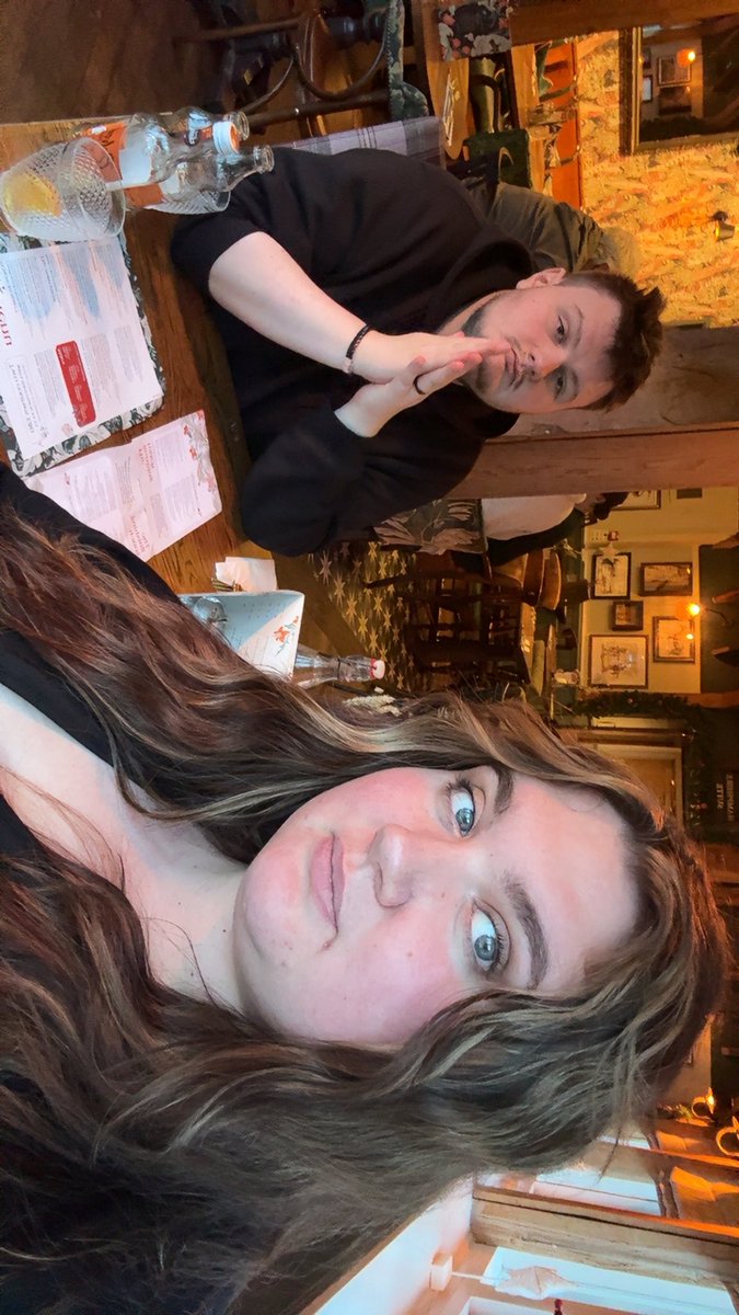 D3ADA5517's tweet photo. Christmas lunch with my Andy, had the best time, ate so much and was very spoilt by my love❤️ https://t.co/ayeigPPVwG