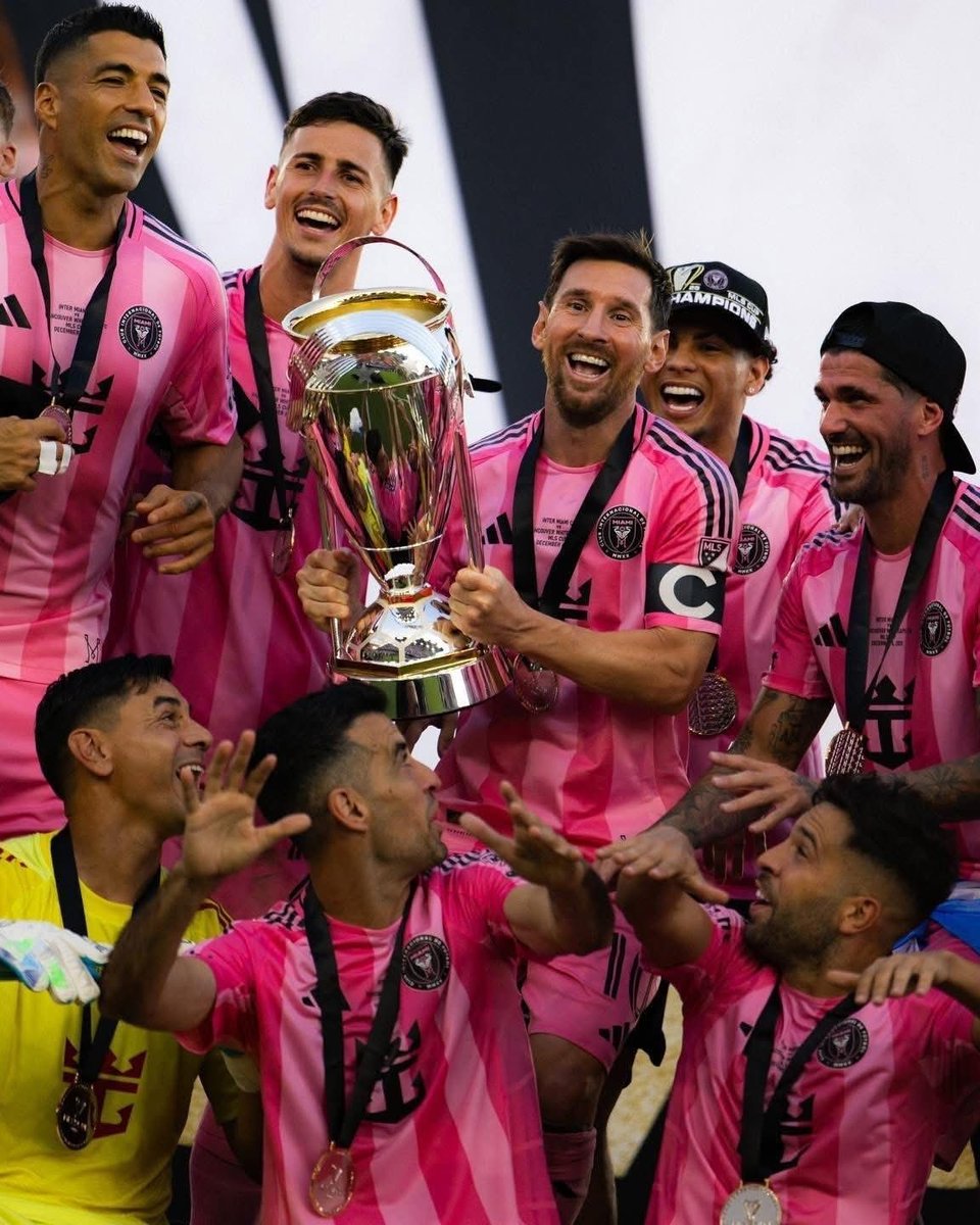 Alba 🗣️: “Busquets and I already knew we were going to win before the game. That’s why we were already planning the celebration.”

Interviewer 🗣️: “How? What made you so confident?”

Alba 🗣️: “Because Messi won’t let us retire without winning the trophy.”