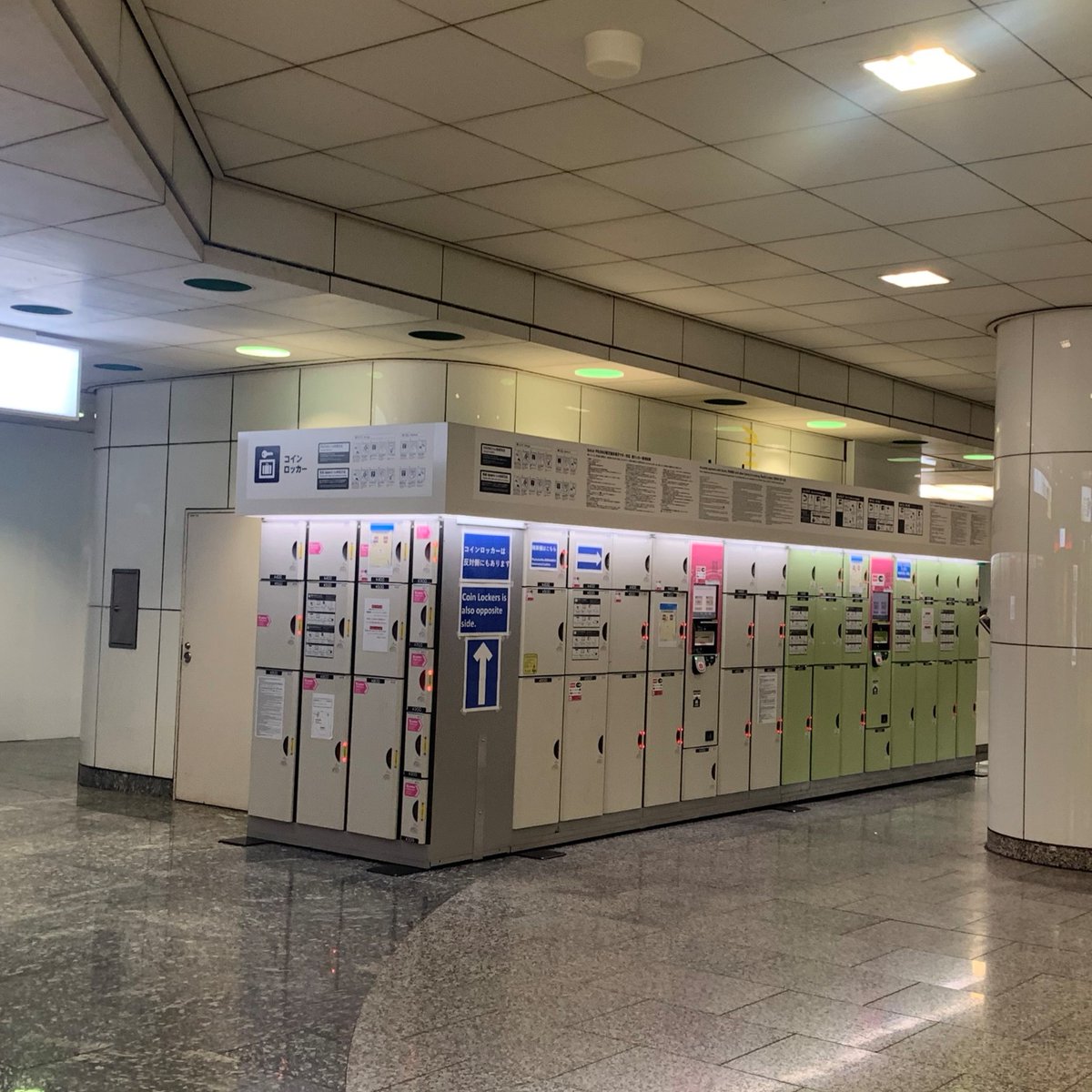 연말연휴가 다가왔습니다🎍 외출이 잦은 이 시기에는 꼭 신주쿠역 서쪽 출구에 있는 코인락커를 이용해 주세요🧳✨ 로커 수가 많고  사이즈도 다양해 가볍게 관광을 즐기실 수 있습니다😊 신주쿠에 오실 때 이용해 주세요！