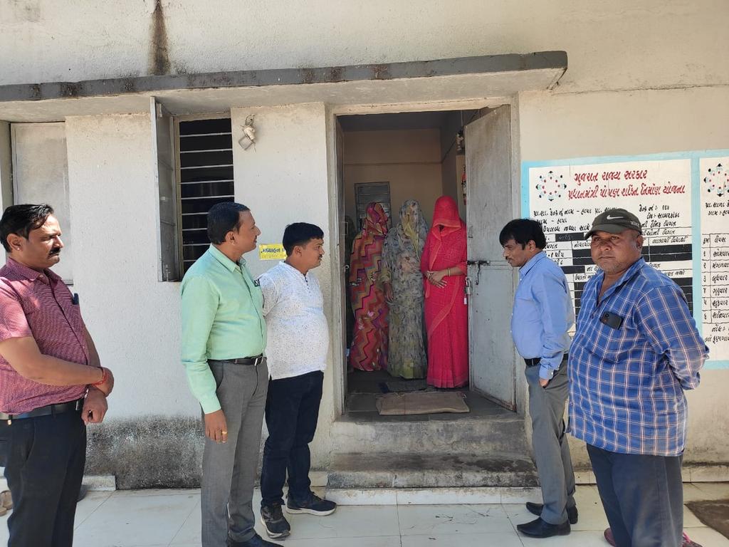 sabarkanthadp's tweet photo. આજરોજ હાપા ગ્રામ પંચાયત, પ્રાથમિક શાળા, આંગણવાડીની મુલાકાત લીધી, શાળામાં બાળકો સાથે સંવાદ કર્યો, મધ્યાહન ભોજનની ચકાસણી કરી, જરૂરી માર્ગદર્શન પૂરું પાડ્યું...
@CMOGuj @GujPRHDept @NHMGujarat @InfoGujarat @InfoSabarHmt https://t.co/Mw9lTR2MHK