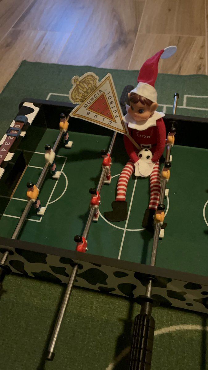merlario's tweet photo. “Hasta elfo sabe que hoy hay lío en el futbolín.” https://t.co/e1Hl76NrxB
