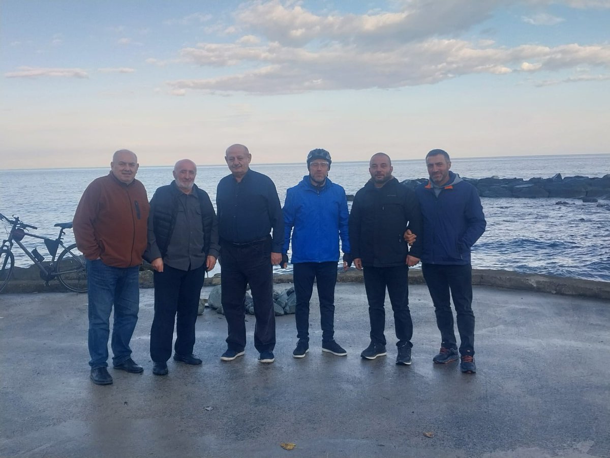 Çoğu insanın yataktan çıkamadığı kuşluk vakti biz denize giriyoruz,bir çok arkadaş,"ya delimi siniz başka işiniz mi yok?,böyle hobi mi olur?"felan diyorlar, taktir edende oluyor,eleştirende,hepsinden Allah razı olsun, bizi takip ettikleri için,tüm dostlara selam hayırlı haftalar.