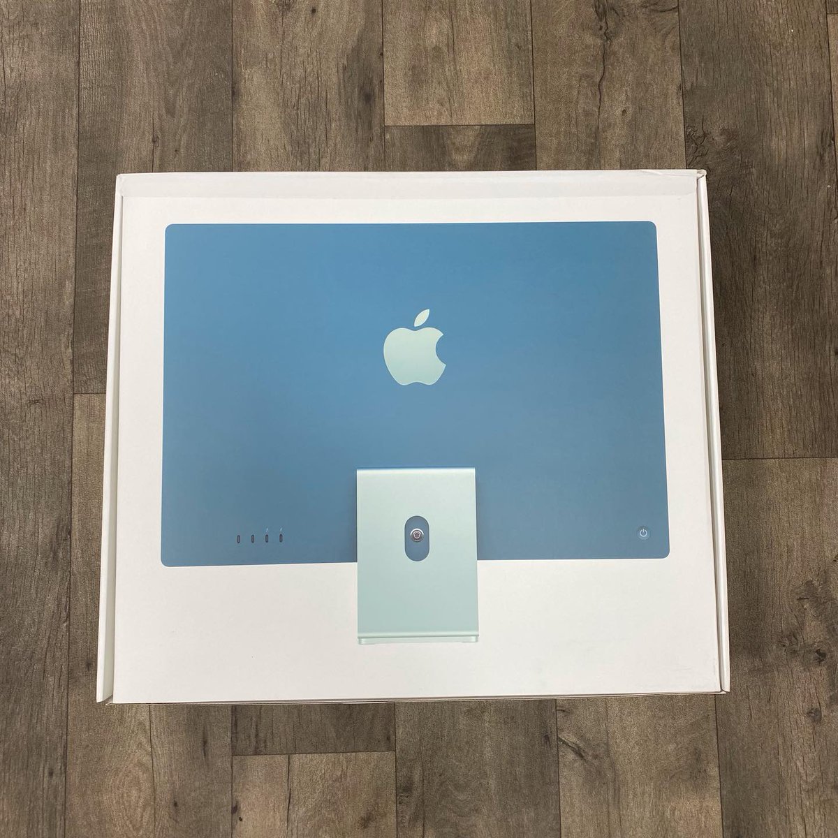 LaptopsArena's tweet image. Apple 24″ IMac M1 Chip 8-Core CPU 7-Core GPU 8GB 256GB SSD-New(Green)
Kes 128,000.

Call 0721763763
#imac #macmini #macstudio #laptopsarena