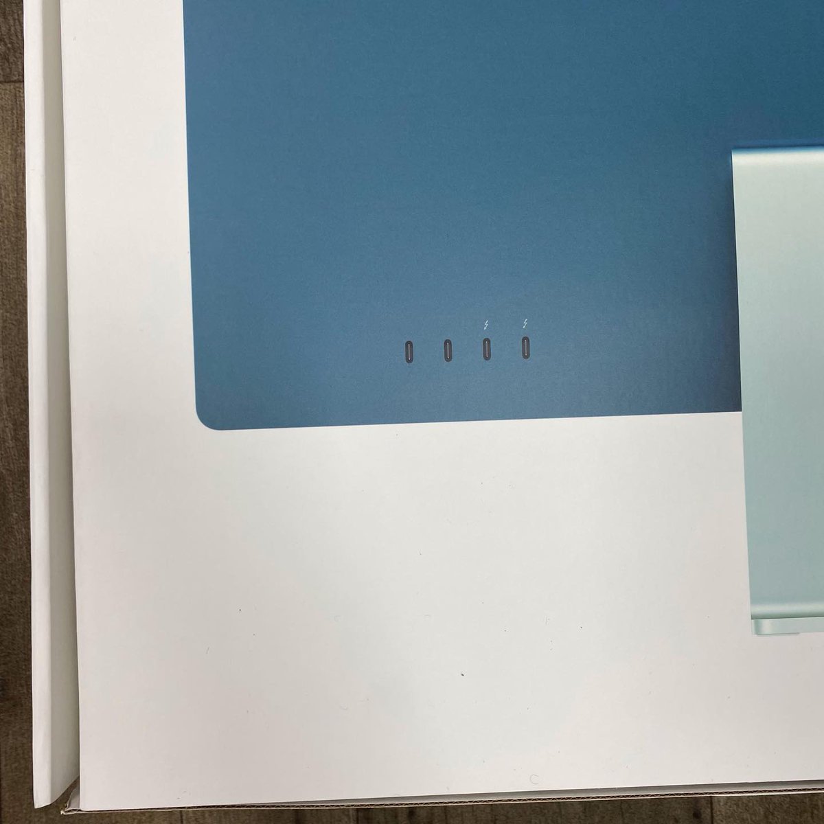 LaptopsArena's tweet image. Apple 24″ IMac M1 Chip 8-Core CPU 7-Core GPU 8GB 256GB SSD-New(Green)
Kes 128,000.

Call 0721763763
#imac #macmini #macstudio #laptopsarena