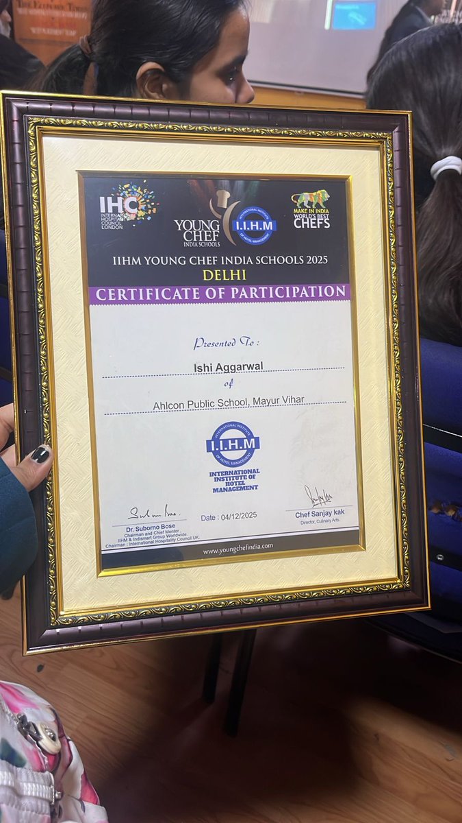 PublicAhlcon's tweet photo. A proud moment !!
Ishi Aggarwal of Class 12-F showcased exceptional culinary talent at the Young Chef interschool competition organised by IIHM Badarpur.
She qualified the prelims, and secured an impressive 8th position among 250 participants.
#AhlconPride #YoungChef #IIHM https://t.co/XvMXZFifL2