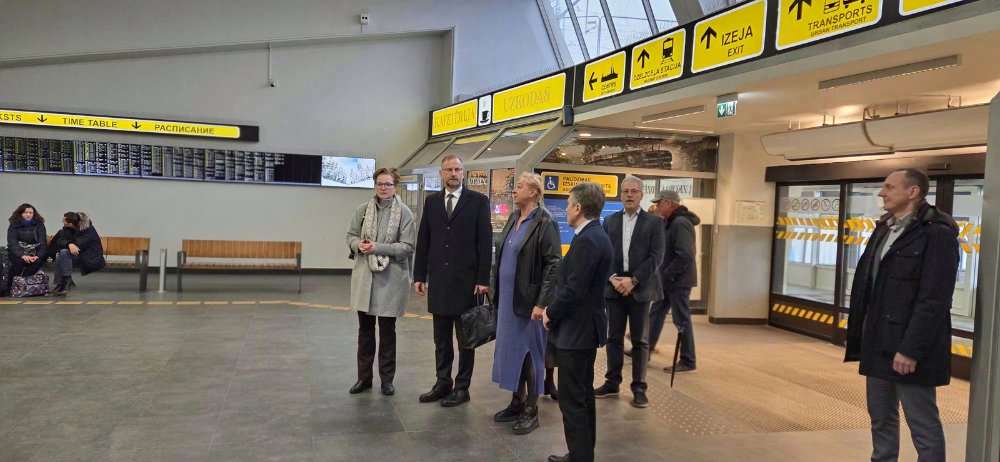 AS “Rīgas starptautiskā autoosta” vadība 2.decembrī tikās ar satiksmes ministru Ati Švinku, lai plašāk iepazīstinātu ar Rīgas starptautiskās autoostas darbības specifiku un pārrunātu uzņēmuma aktuālos jautājumus par nākotnes perspektīvām.

Vairāk lasi: autoosta.lv/as-rigas-starp…