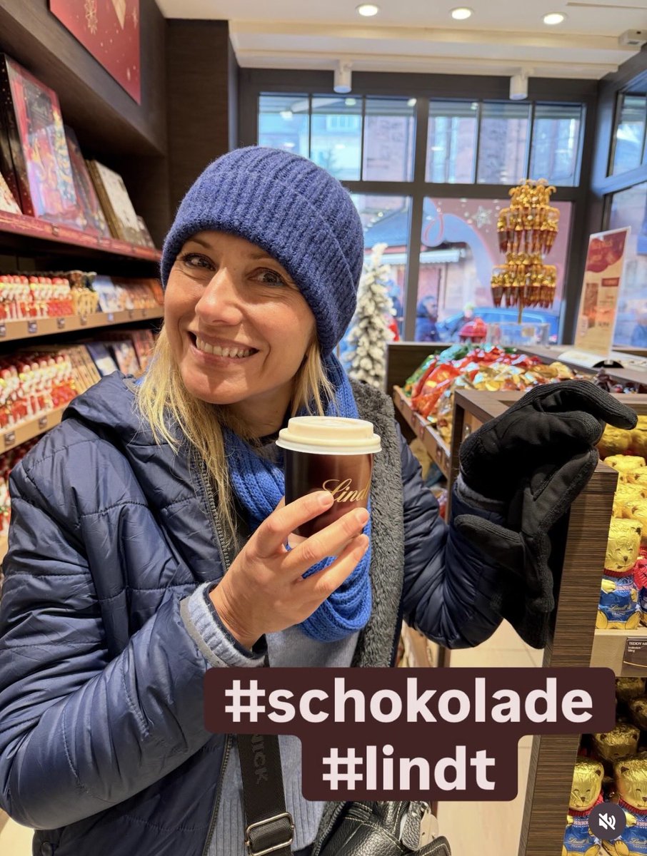 Para el frío en #Heidelberg 🥶, que rico un chocolate caliente ☕️. 
#lindt #Deutschland 

IG.@virginiaarango