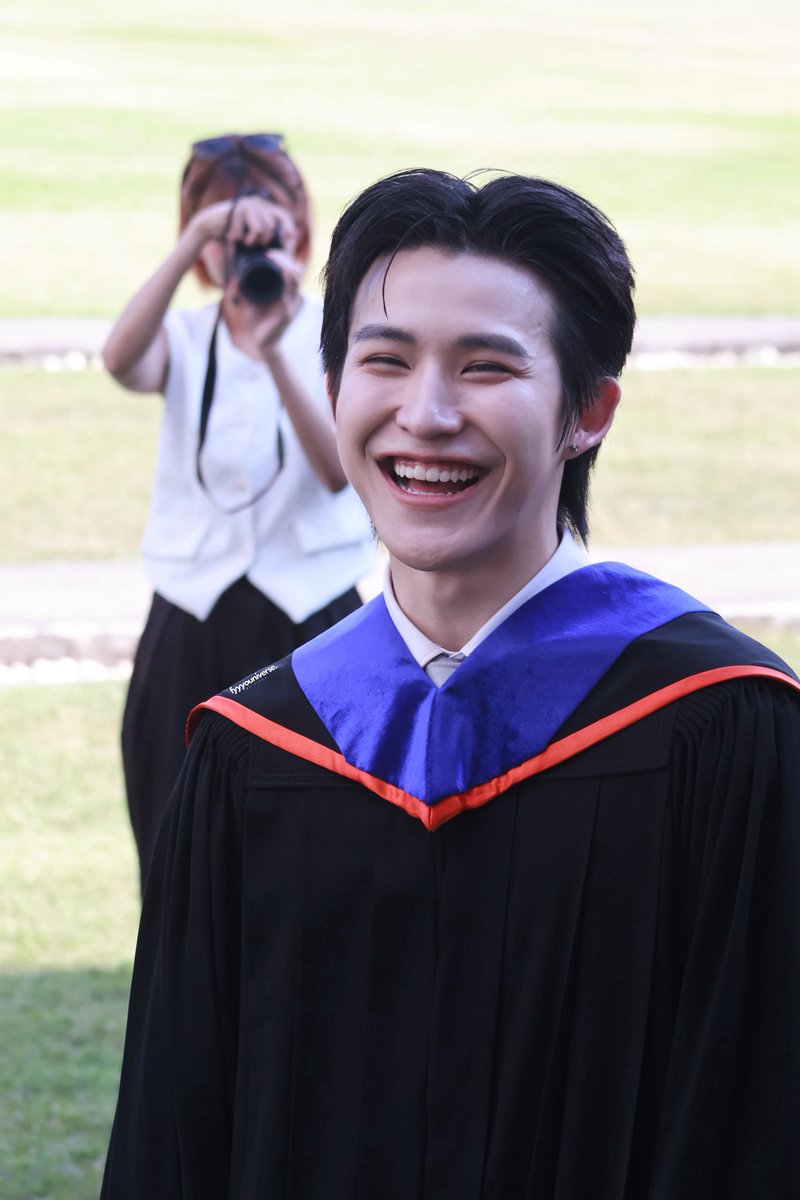 fyyyouniverse's tweet photo. ยินดีด้วยนะ 💖✨ @piyangkull
#FIRSTGRADUATIONDAY
#FIRSTPIYANGKULL #FIRSTLOVE #PSTUFE https://t.co/e3yyco31gL