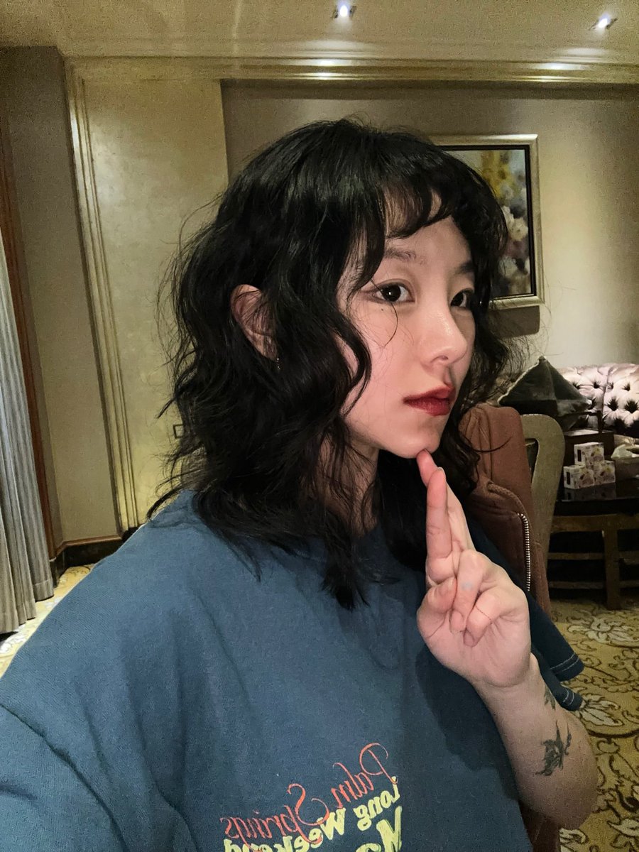 wheeix's tweet photo. this new hairstyle of wheein is really giving 😍 https://t.co/3fP4d5J6wu