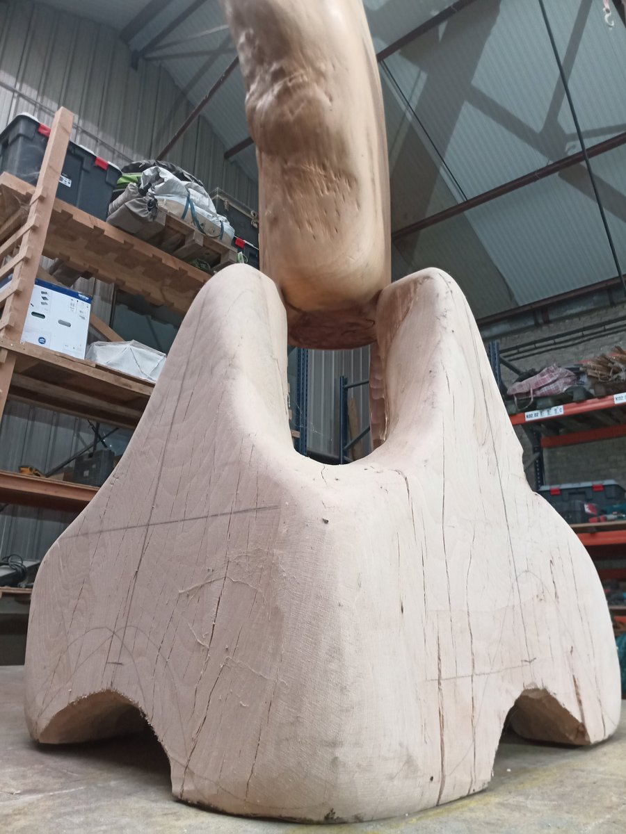 Voici un aperçu d'une nouvelle série de sculptures, issues de bois voués à la combustion.
Hâte de vous montrer le résultat final à l'occasion de notre prochaine exposition !
#WoodSculpture #ArtContemporain #BoisValorisé #WorkInProgress #NatureInspired