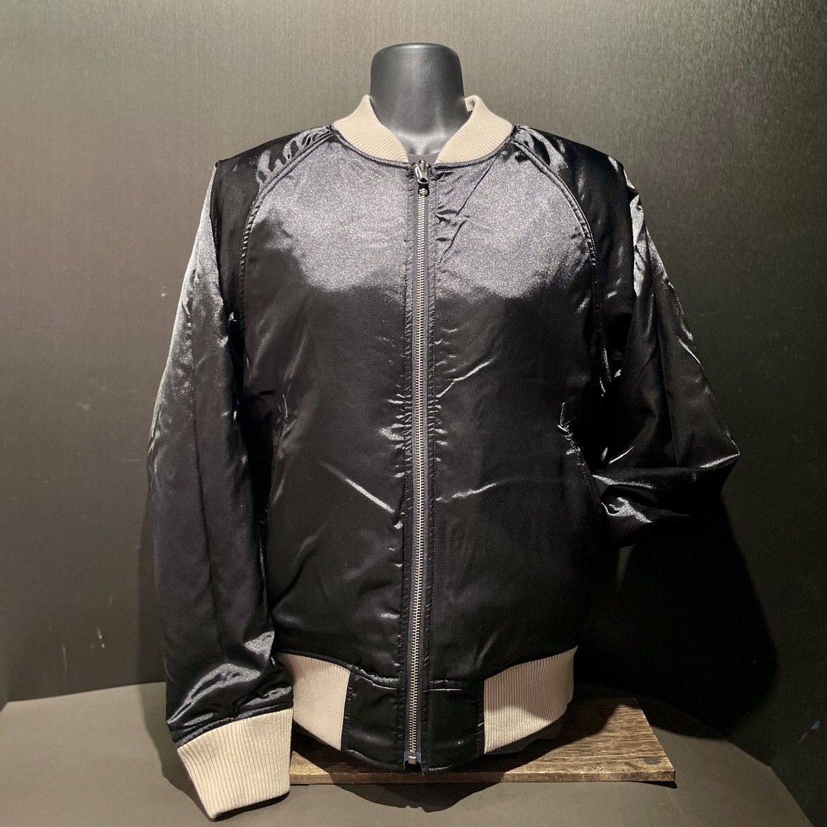 VALORANT ONI リバーシブルスカジャン(VLRNT×UA) ＼ 気分も体温も