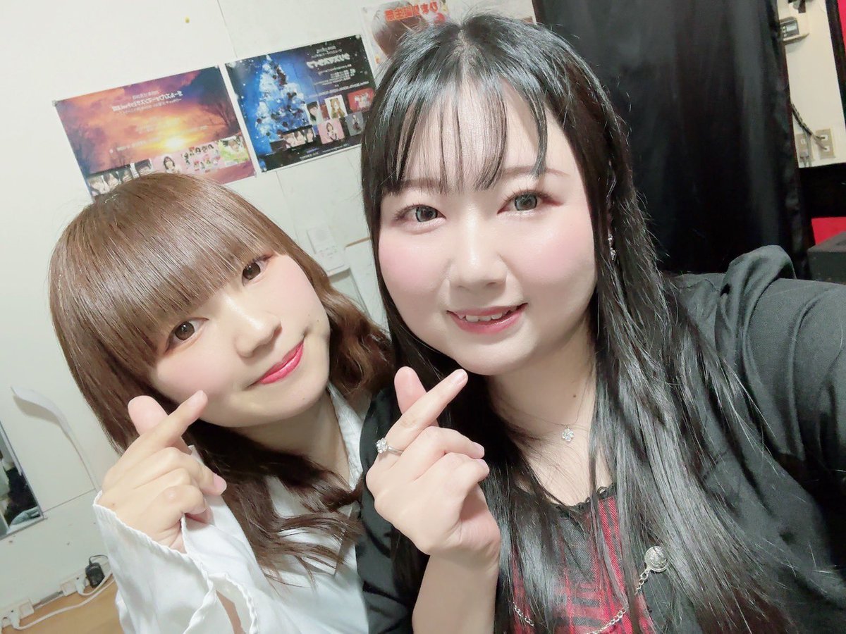 本日の主役ゆいなちゃん♡
貴重な枠を使ってコラボありがとう！！
ゆいなちゃんの優しさにいつも救われてるし心の根っこからいい子だなぁって思ってる♡
話し方もめっちゃ可愛いしずっと大好きだし相棒だよ🎶

ピュアなところ清楚なところがライブにも出ているのがすき