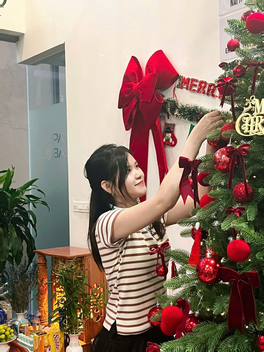 NAPAGlobal's tweet photo. #Christmas is coming to town. NAPA’s office is glowing with a fresh festive look, from the sparkling Christmas tree to every colorful ribbon and little décor. Our favorite part? Decorating together and sharing the year’s best stories. Got a cute X-mas check-in? Drop it below! 🎄 https://t.co/WDH56v6Fyk