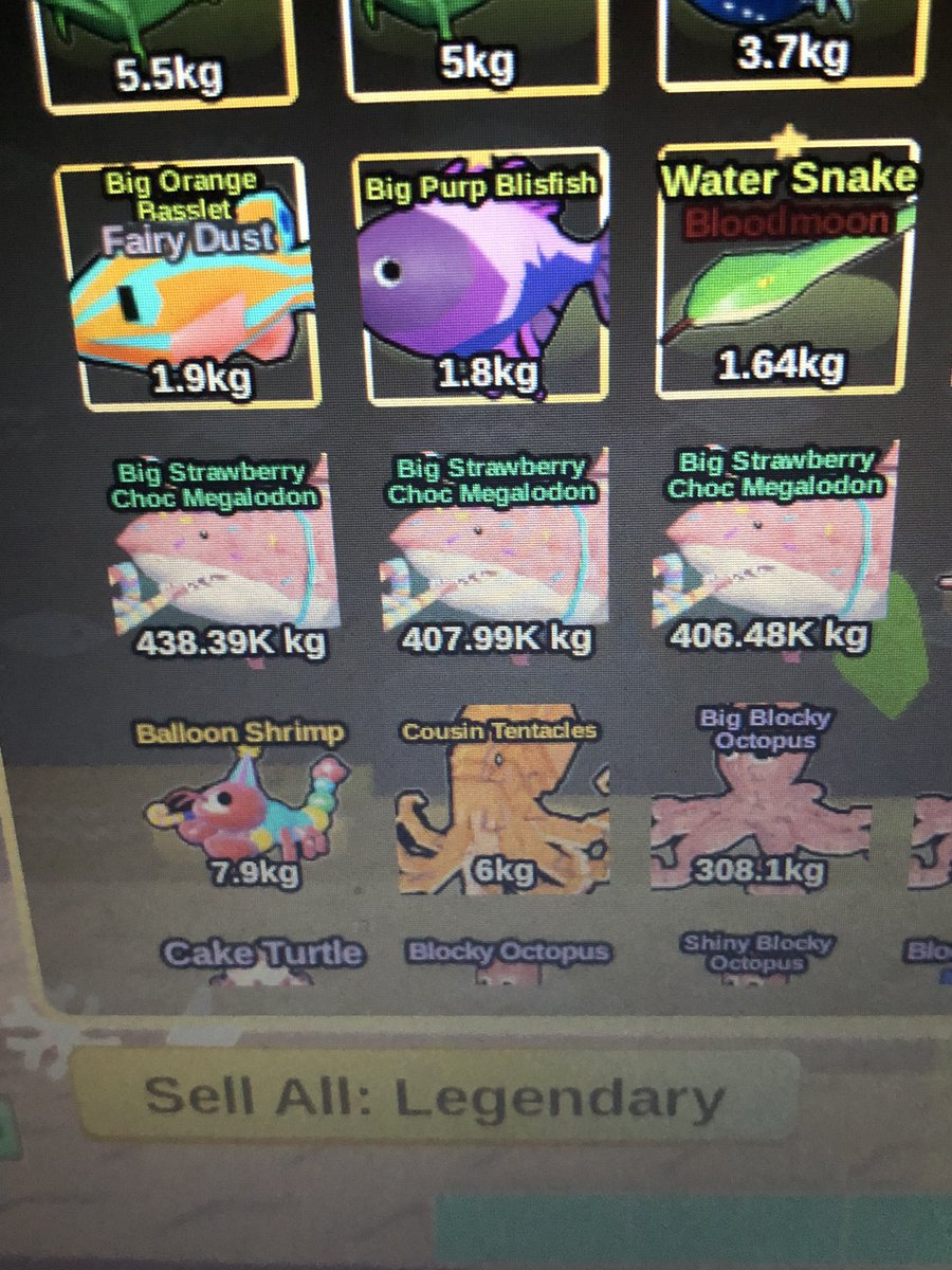 roblox_fess's tweet image. !roblox guyssss? 😭😭 ini emang gampang kah dapetnya? aku yang selama ini seret gapernah dpt apa apa di event sebelumnya tbtb hari ini dikasi 3 malah jd bingung…….