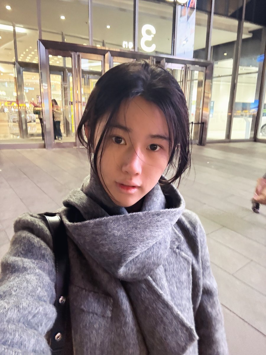 duolamei_'s tweet photo. 不再频繁的化妆出门 穿最舒适合身的衣服 #ts #queer https://t.co/G9cEJ6AsJz