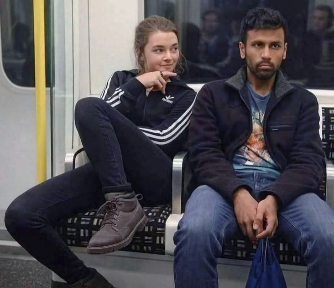 कौन कितना  मशहूर है मेरे पास में 
मैं तो जिंदा हूं महज़ जीवन की आस में