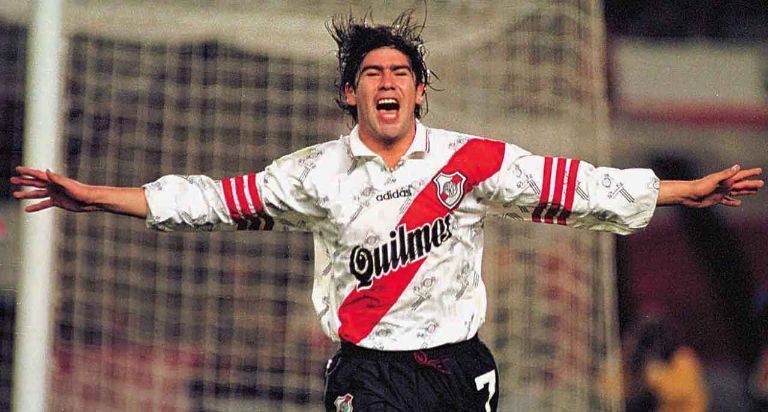 90s Football tweet media