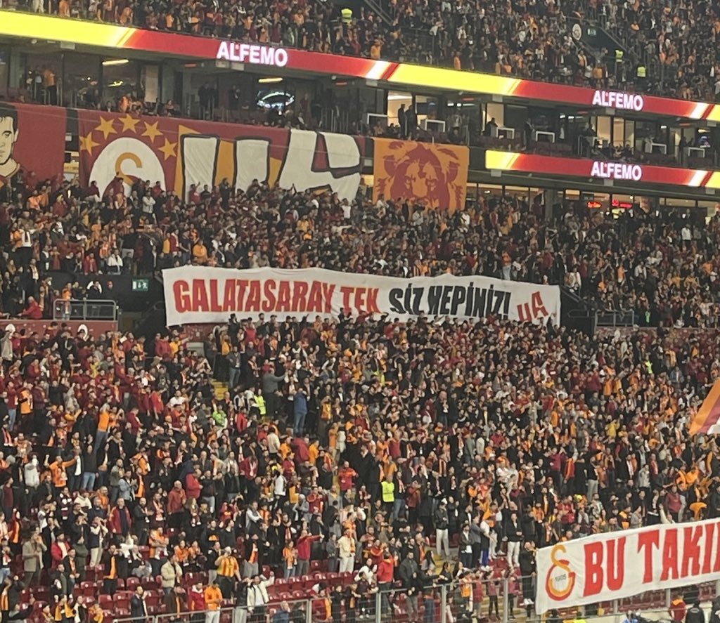 GÖZTEPE?
Aslında bugün sabah “Günaydın” mesajını şu fotoğrafı paylaşarak verseydiniz ne güzel olurdu <a href="/GalatasaraySK/">Galatasaray SK</a> 
Artık ayyuka çıktı çünkü!

Galatasaray maçından sonra haldır haldır açıklama yapan Göztepe Kulübü, tıpkı Fenerbahçe maçında yaşanan rezilliklere sessiz kaldığı