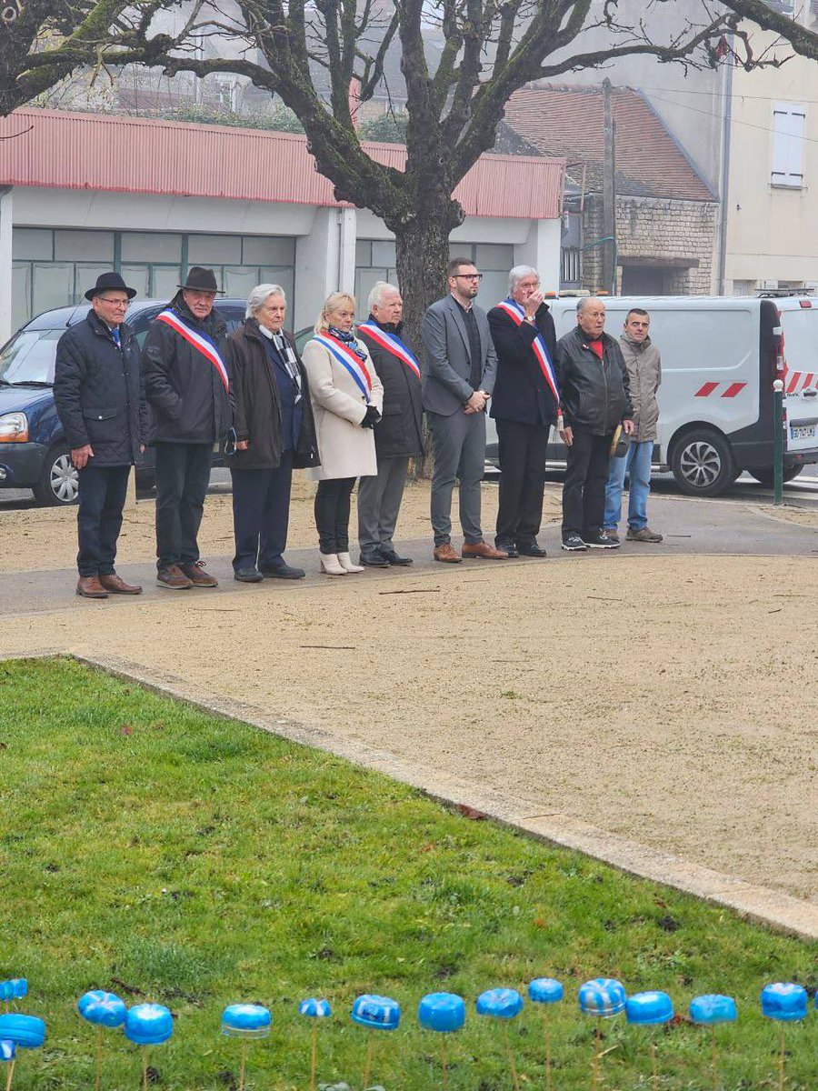 NathCarvalho91's tweet photo. Vendredi 5 décembre, à #millylaforet nous avons rendu hommage aux Morts pour la France pendant la guerre d’Algérie et les combats du Maroc et de la Tunisie.
Cette journée nationale du 5 décembre rappelle la mémoire de celles et ceux qui ont sacrifié leur vie pour la France. https://t.co/1GLG282Auy