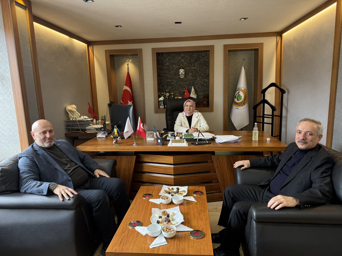HTurkyilmazOMO's tweet photo. Küre Orman İşletme Müdürümüz Birsel Avanoğlu Özbek’i ziyaret ederek meslektaşlarımızla bir araya geldik.

İşletme Müdürümüze ve kıymetli meslektaşlarımıza sıcak ilgi ve nazik ev sahiplikleri için teşekkür ediyor, çalışmalarında başarı ve kolaylıklar diliyorum. https://t.co/02FcIRs18G