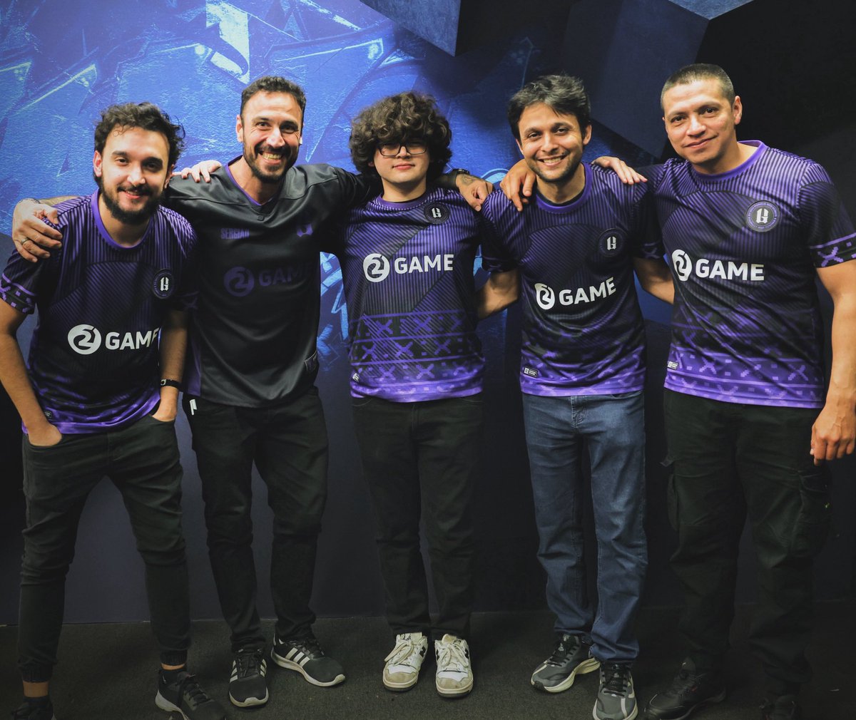 Obrigado por tanto rapaziada! Emocionante ver a entrega e dedicação de vocês de tão perto! Obrigado também a todo o staff da <a href="/2GAMEgg/">2GAME Esports</a> pelo suporte e confiança! Ficamos no Top3 com a certeza de que temos potencial pra mais! A toda FGC, obrigado pelo acolhimento. Até a próxima!