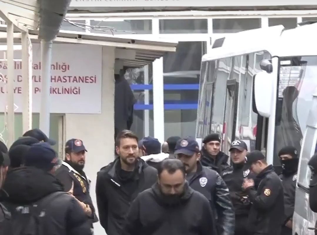 ssari_lacivertt's tweet photo. 30 milyonun ahı var sende zorbay küçük ! https://t.co/guTNcE9v5O