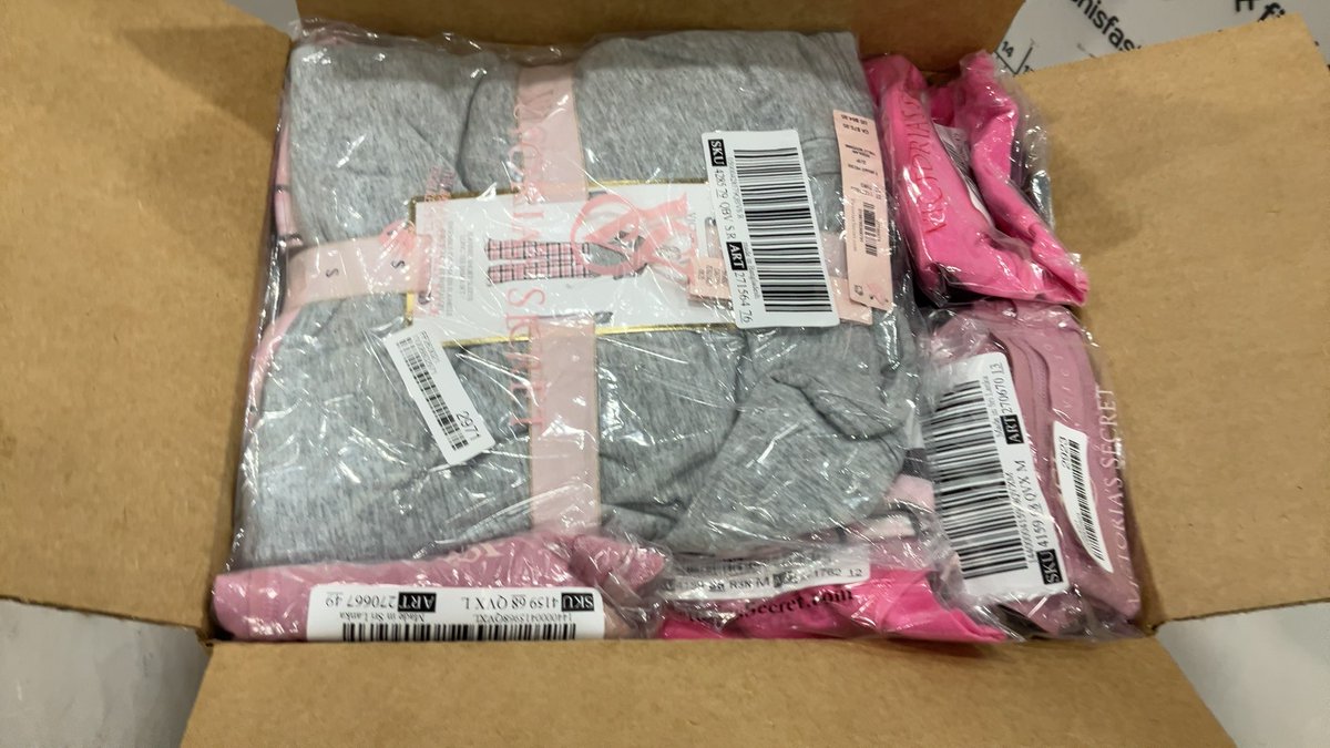 Fishisfast_AR's tweet image. كثير عملاء جدد يسألون: "إذا فكيتوا الصناديق وجمعتوا الأغراض، هل بتكون بأمان؟"

شوف الصورة واحكم بنفسك. 👇 إحنا ما نرمي الأغراض عشوائياً. فريقنا مدرب يرتب كل قطعة بمكانها الصحيح عشان نضمن أقصى حماية وبأقل مساحة ممكنة.

حماية أكثر + حجم أقل = شحن أرخص.