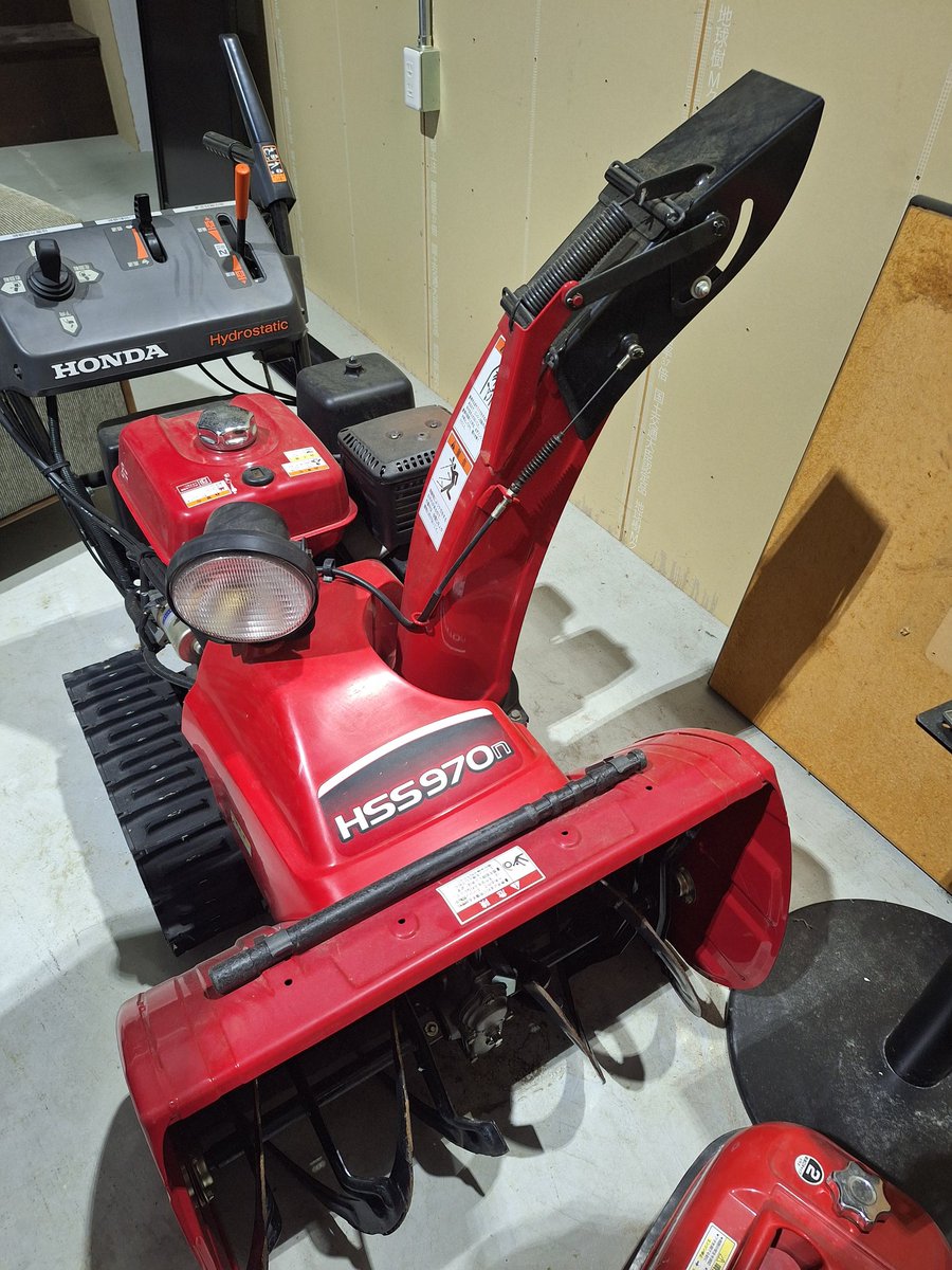 除雪機売却します‼️ ガソリン、バッテリーで動きます✨(バッテリー要