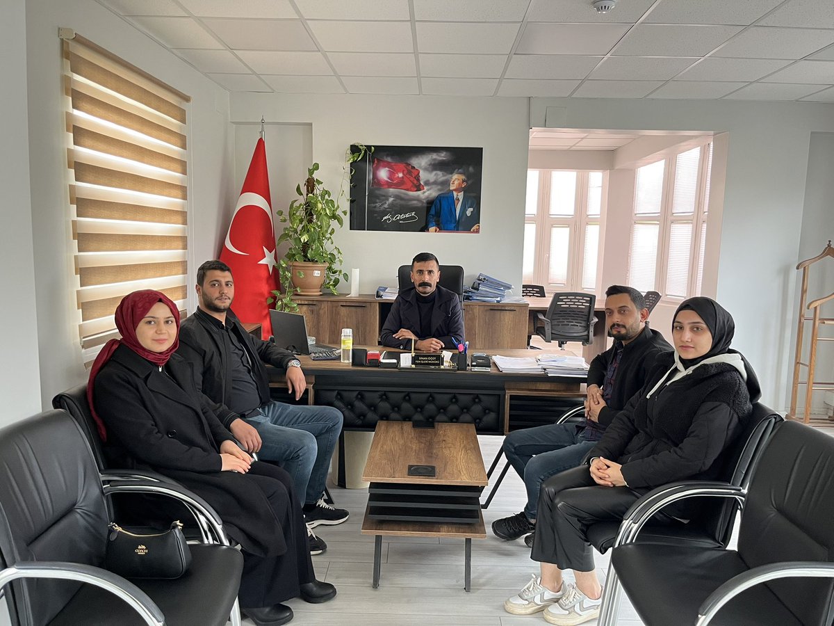 Fen İşleri Müdürümüz Sayın Sinan Öğüt ile bir araya gelerek kırsal bölgelerimizde bulunan okulların onarım ve iyileştirme çalışmaları hakkında verimli bir görüşme gerçekleştirdik.

Kırsaldaki öğrencilerimizin daha iyi şartlarda eğitim alabilmesi için sunduğumuz taleplere olumlu