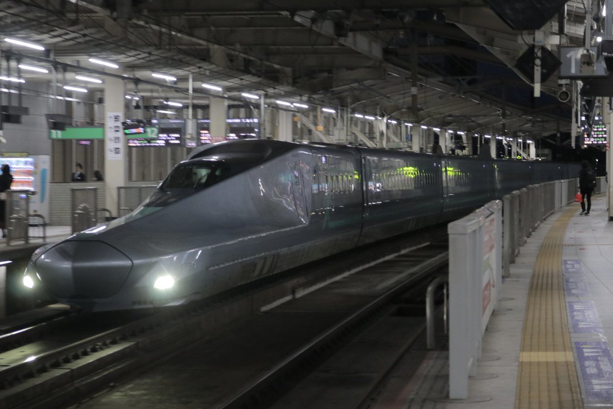 atstation's tweet photo. 2025/12/08
仙台
E956形S13編成ALFA-X

来そうだったのでちょっと撮影
長すぎる…次は走行シーン撮りたい https://t.co/IUapbFmM65