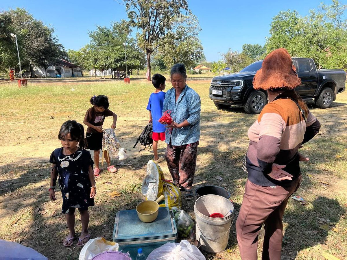 mytianziyu24's tweet photo. Banteay Meanchey: Residents and young children have been fleeing Prey Chan village in O Bei Choan commune, O Chrov district, to safer locations due to the escalating border situation.
#Cambodianeedpeace https://t.co/EBXmuP1m1B