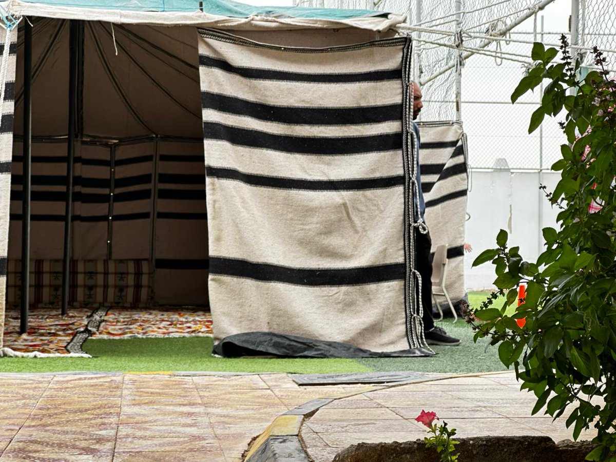 RowadBur's tweet image. اليوم تم بحمد الله تركيب الخيمة الشتوية في مدارس الرواد الأهلية ببريدة (المتوسط والثانوي)، استعدادًا لإطلاق برنامج شتوي مفعم بالنشاط واكتساب المهارات، يهدف لتنمية قدرات أبنائنا الطلاب وكسر روتين اليوم الدراسي.
✨ أجواء دافئة.. أنشطة ممتعة.. وتجربة مدرسية مختلفة! ❄️🏕️