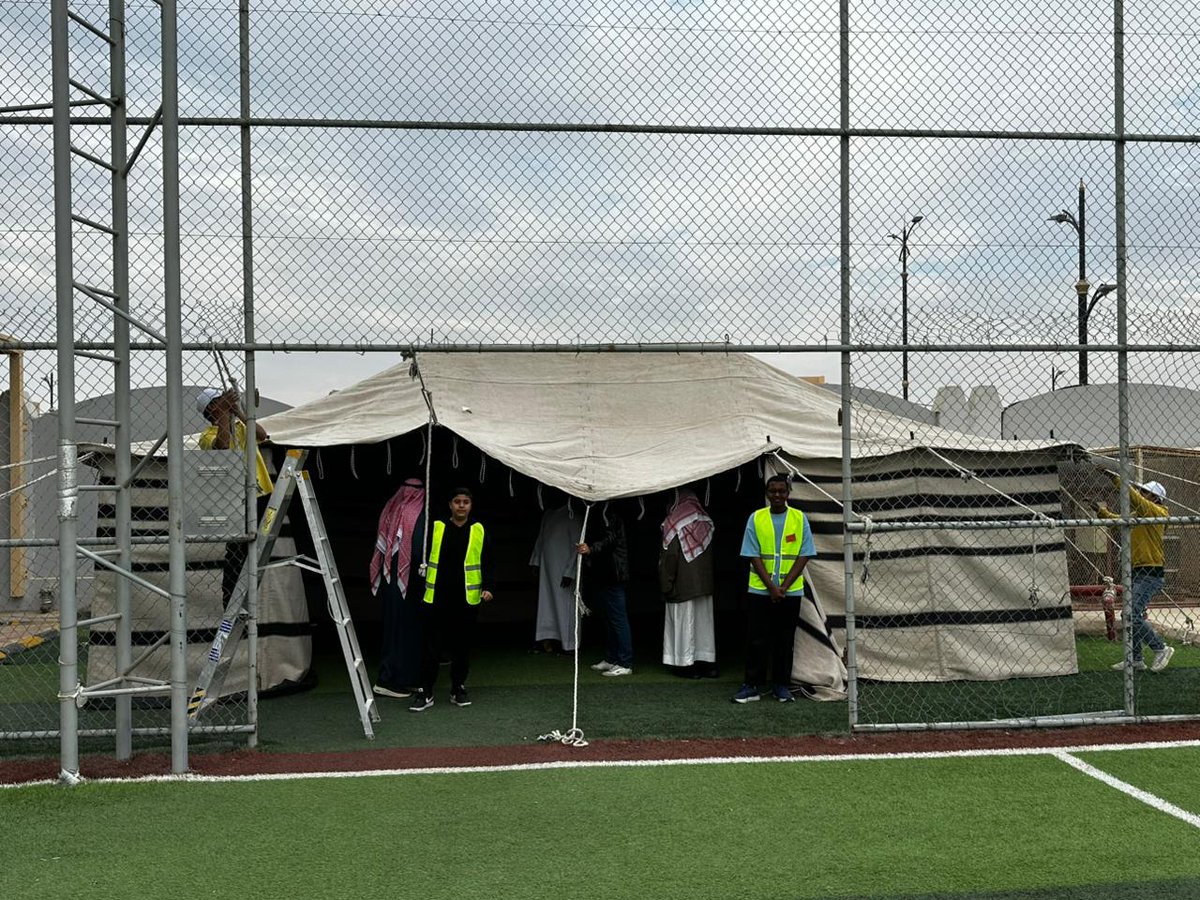 RowadBur's tweet image. اليوم تم بحمد الله تركيب الخيمة الشتوية في مدارس الرواد الأهلية ببريدة (المتوسط والثانوي)، استعدادًا لإطلاق برنامج شتوي مفعم بالنشاط واكتساب المهارات، يهدف لتنمية قدرات أبنائنا الطلاب وكسر روتين اليوم الدراسي.
✨ أجواء دافئة.. أنشطة ممتعة.. وتجربة مدرسية مختلفة! ❄️🏕️