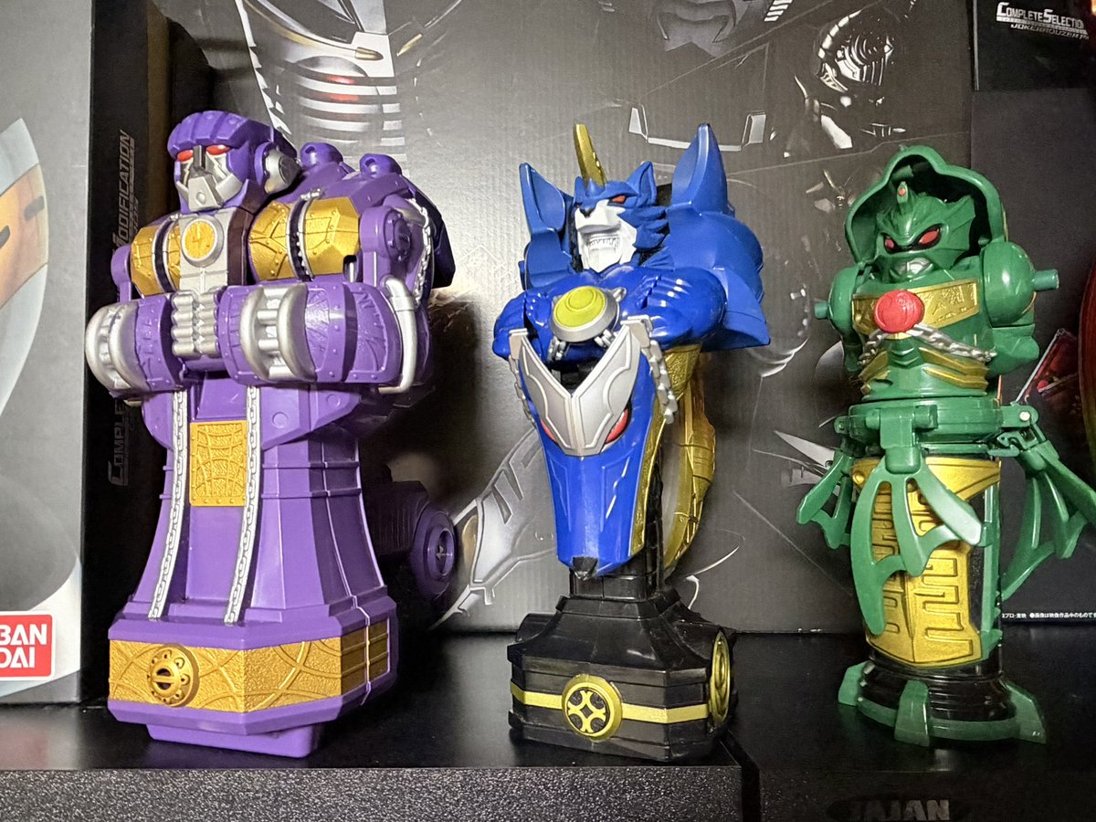 令和にキバのおもちゃ買う人。 この子たちはそのうちゴリゴリの