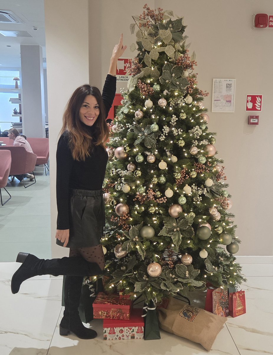 🔔 Oggi è l'8 Dicembre: 🎄
 ​Celebriamo la Festa dell'Immacolata Concezione! 
Auguro a tutti una splendida giornata, ideale per rilassarsi, stare in famiglia e dare il calcio d'inizio ufficiale alla magia del Natale! 🎅🎅​#8Dicembre #ImmacolataConcezione #InizioNatale #Tradizioni