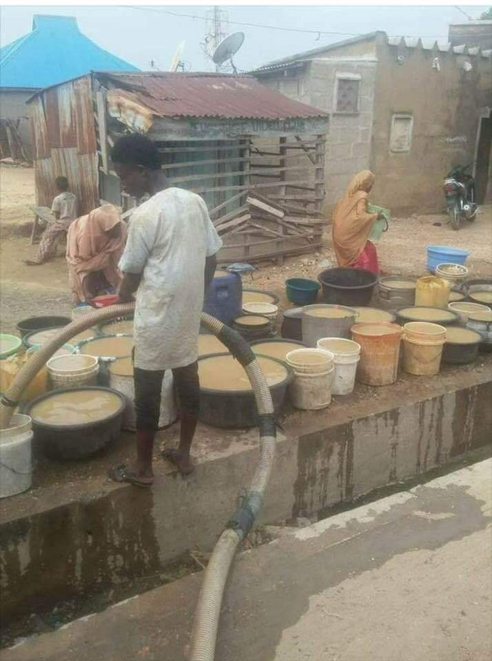 Emarged's tweet image. This is Yauri in Kebbi State.

2 billion naira was spent for the water project but still there’s no water.