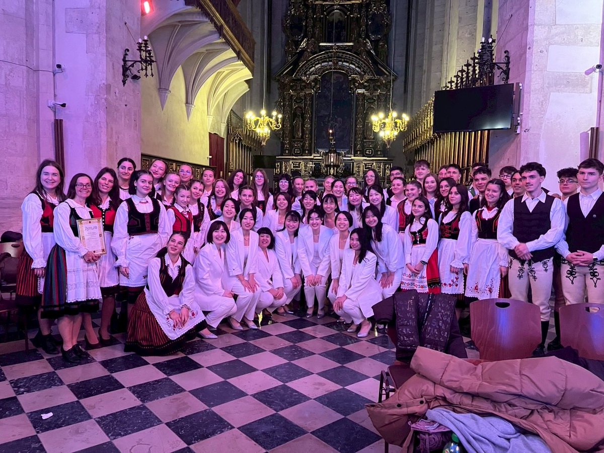 antheia_choir's tweet photo. 【アンティアポーランド演奏旅行】

vlog day4！魂の毎日編集👩🏻‍💻🔥

金賞受賞の瞬間をお届けします♪

https://t.co/IAhWz8qetZ https://t.co/pUVcOqwkwp